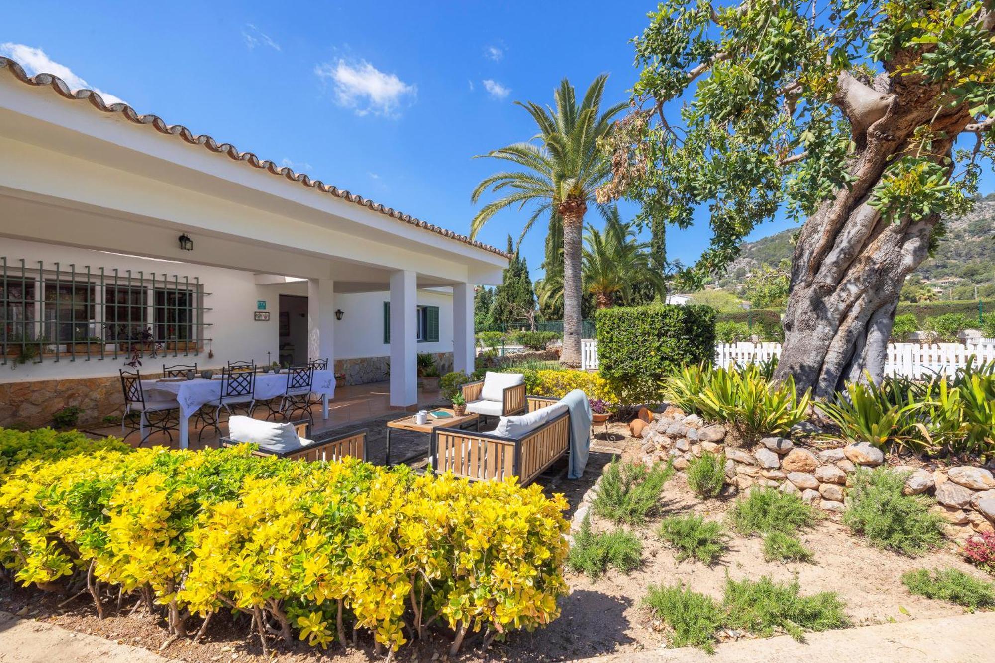 Ideal House For Two Families With Pool And Barbecue Plamanyola Esterno foto