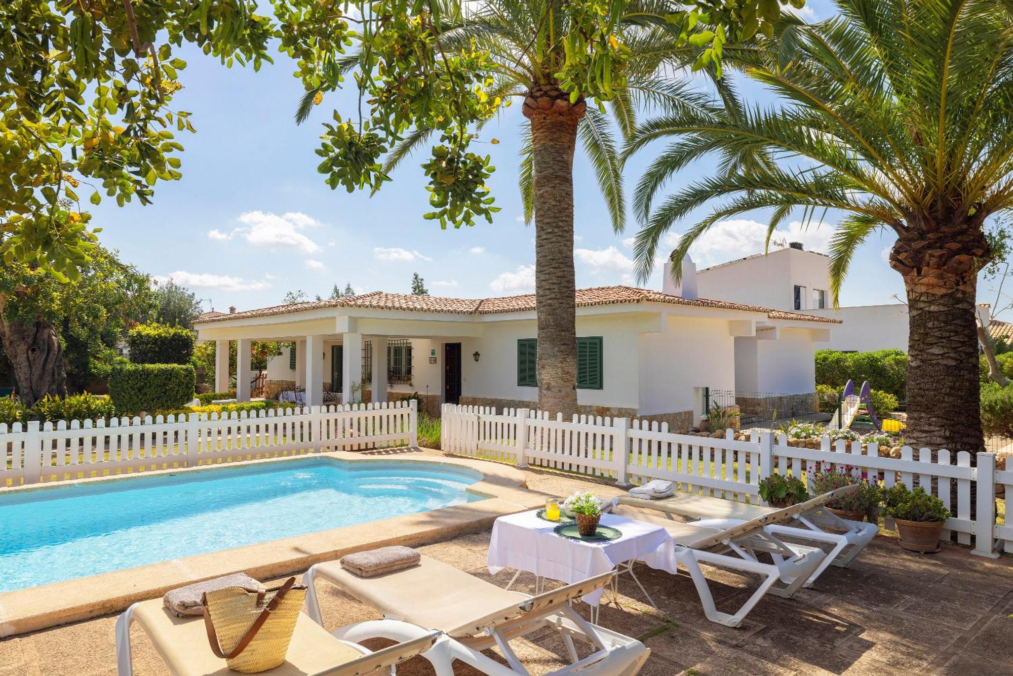Ideal House For Two Families With Pool And Barbecue Plamanyola Esterno foto