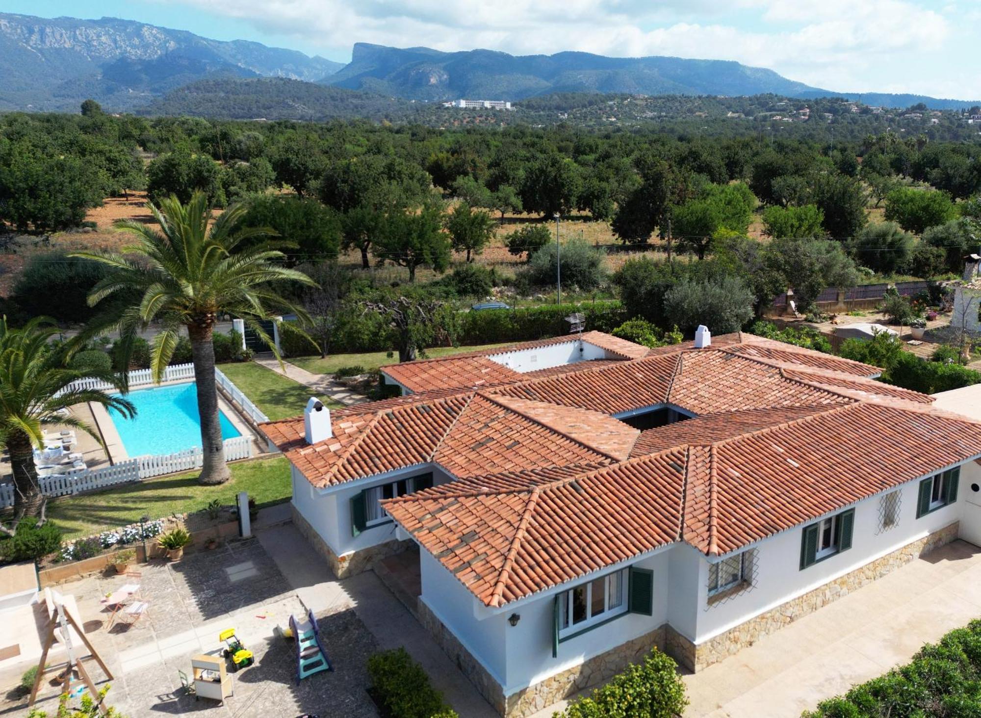 Ideal House For Two Families With Pool And Barbecue Plamanyola Esterno foto