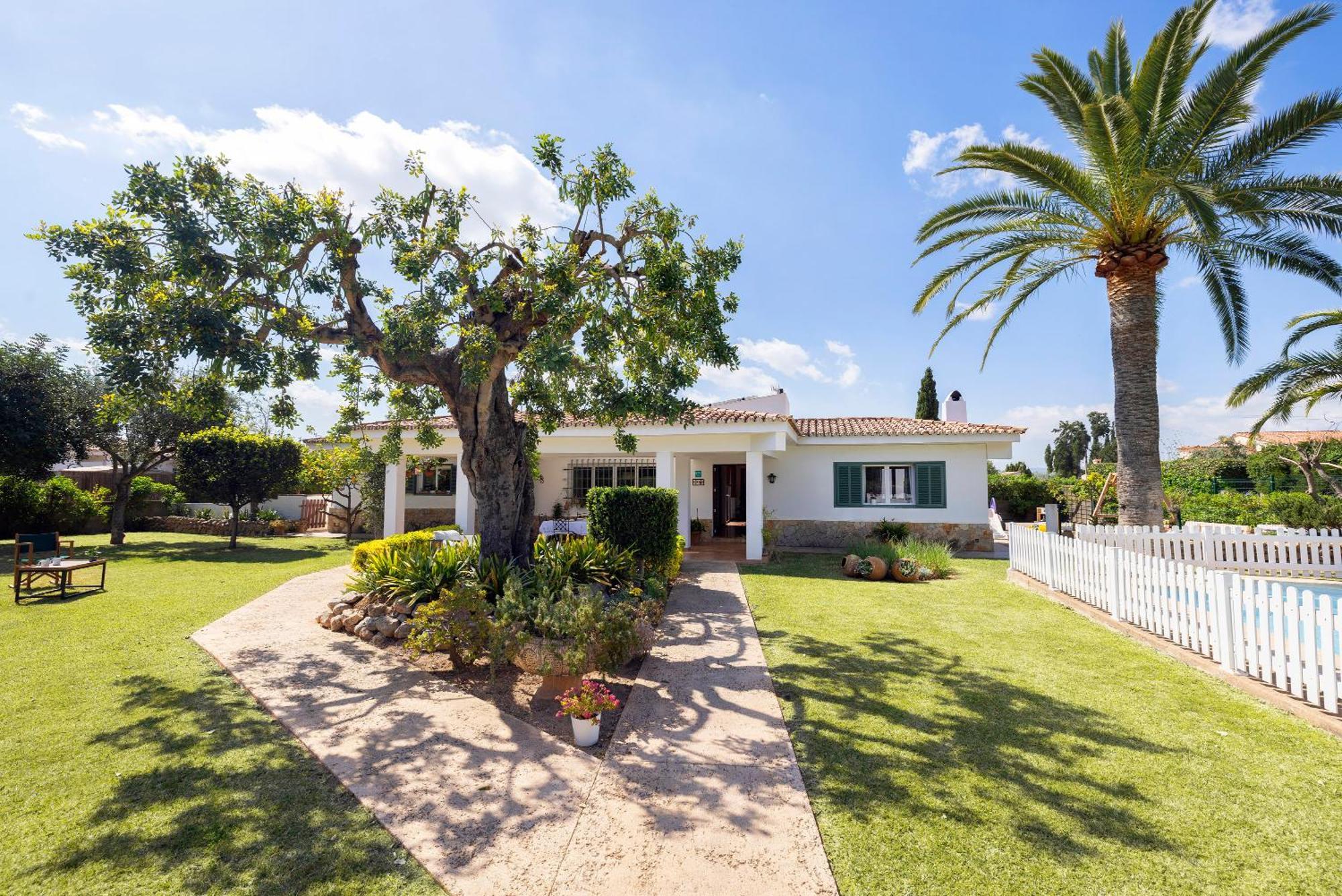 Ideal House For Two Families With Pool And Barbecue Plamanyola Esterno foto