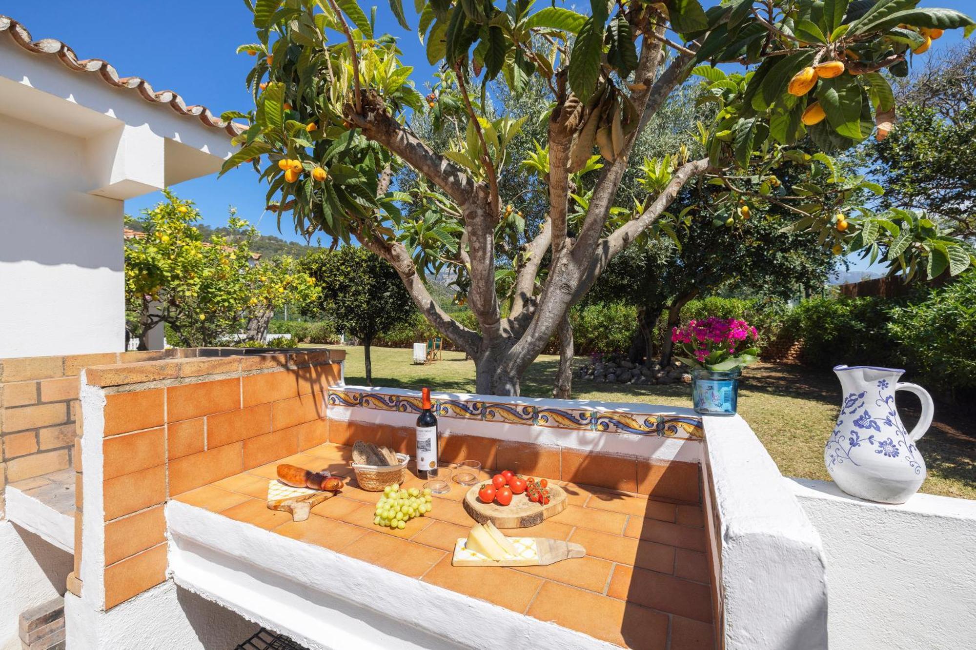 Ideal House For Two Families With Pool And Barbecue Plamanyola Esterno foto