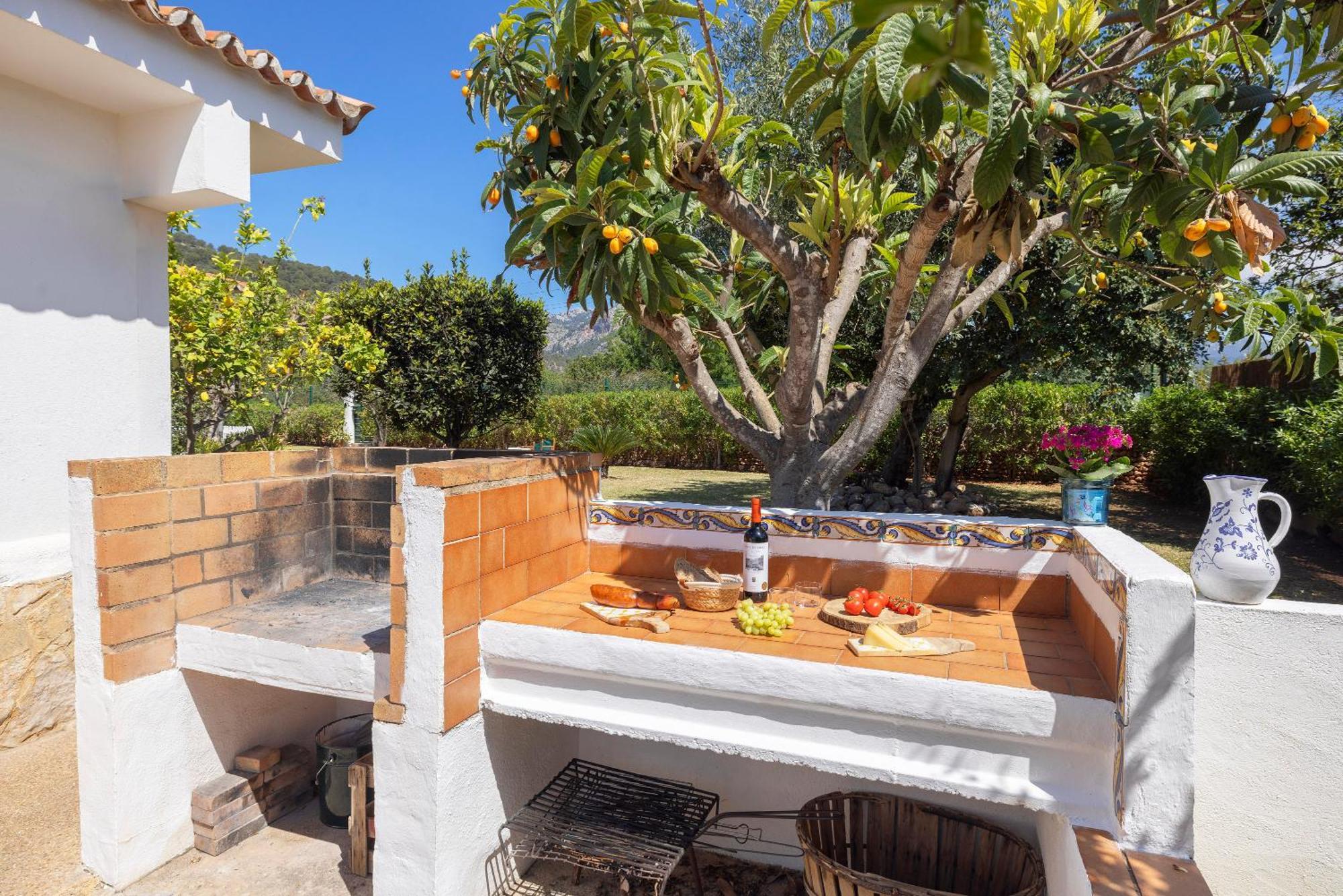 Ideal House For Two Families With Pool And Barbecue Plamanyola Esterno foto