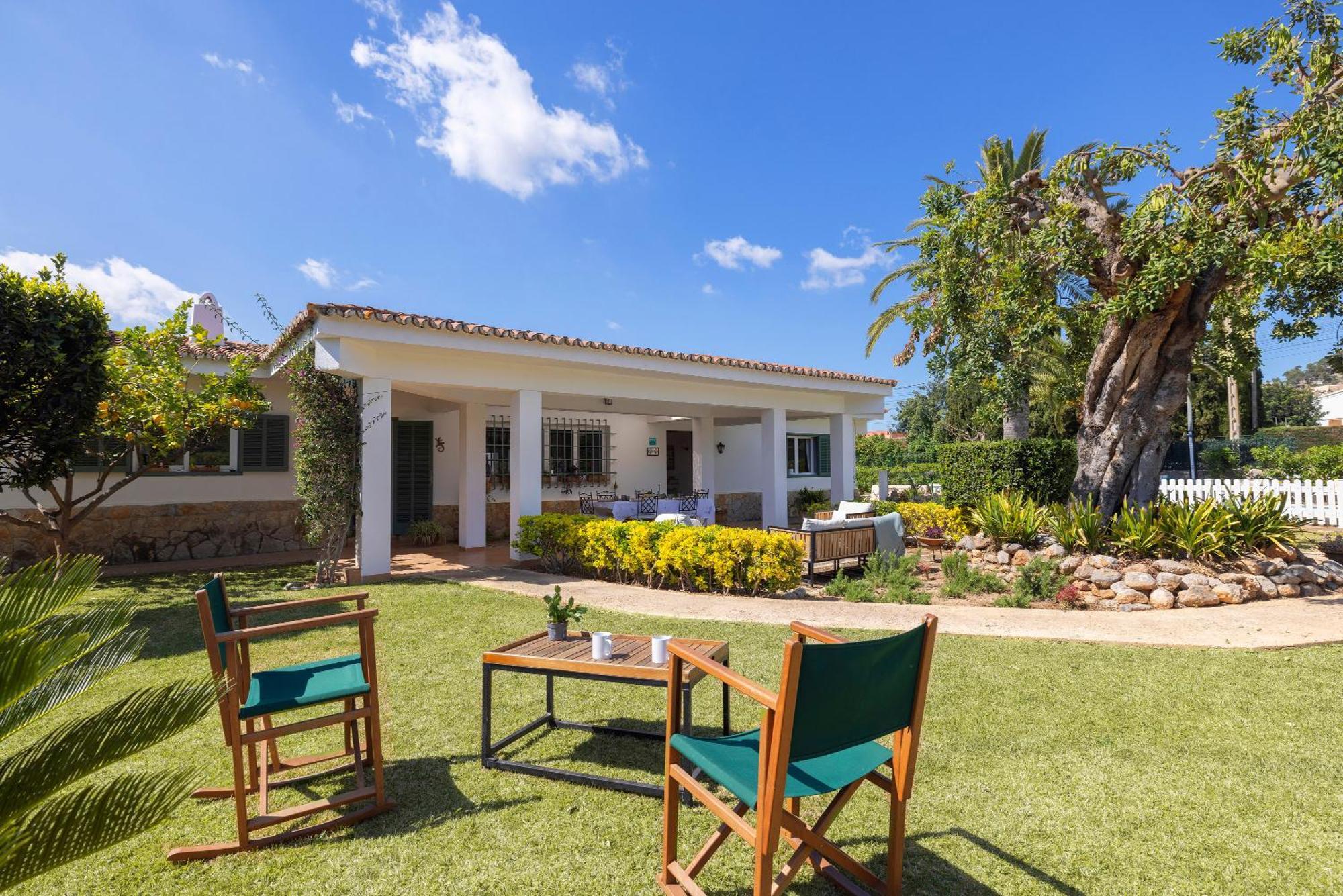 Ideal House For Two Families With Pool And Barbecue Plamanyola Esterno foto