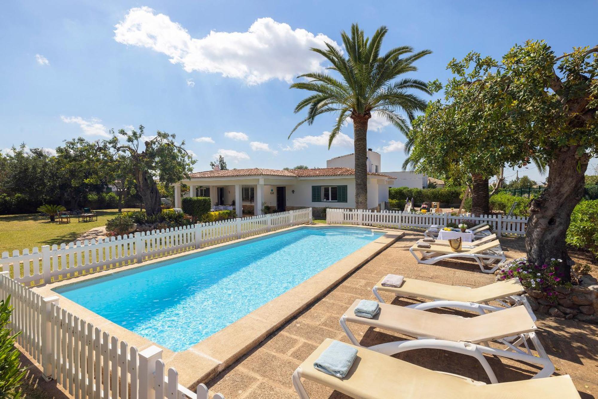 Ideal House For Two Families With Pool And Barbecue Plamanyola Esterno foto