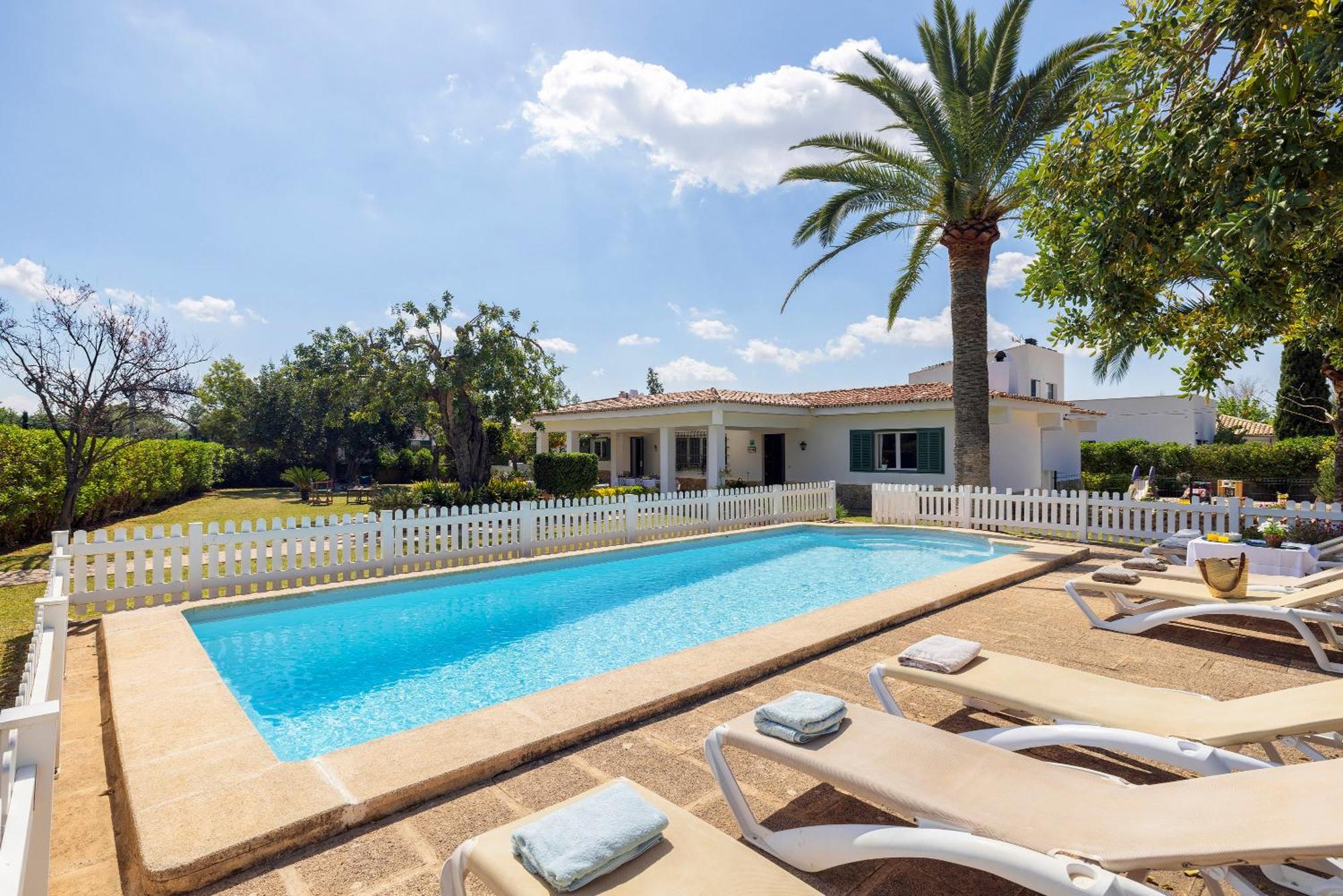 Ideal House For Two Families With Pool And Barbecue Plamanyola Esterno foto