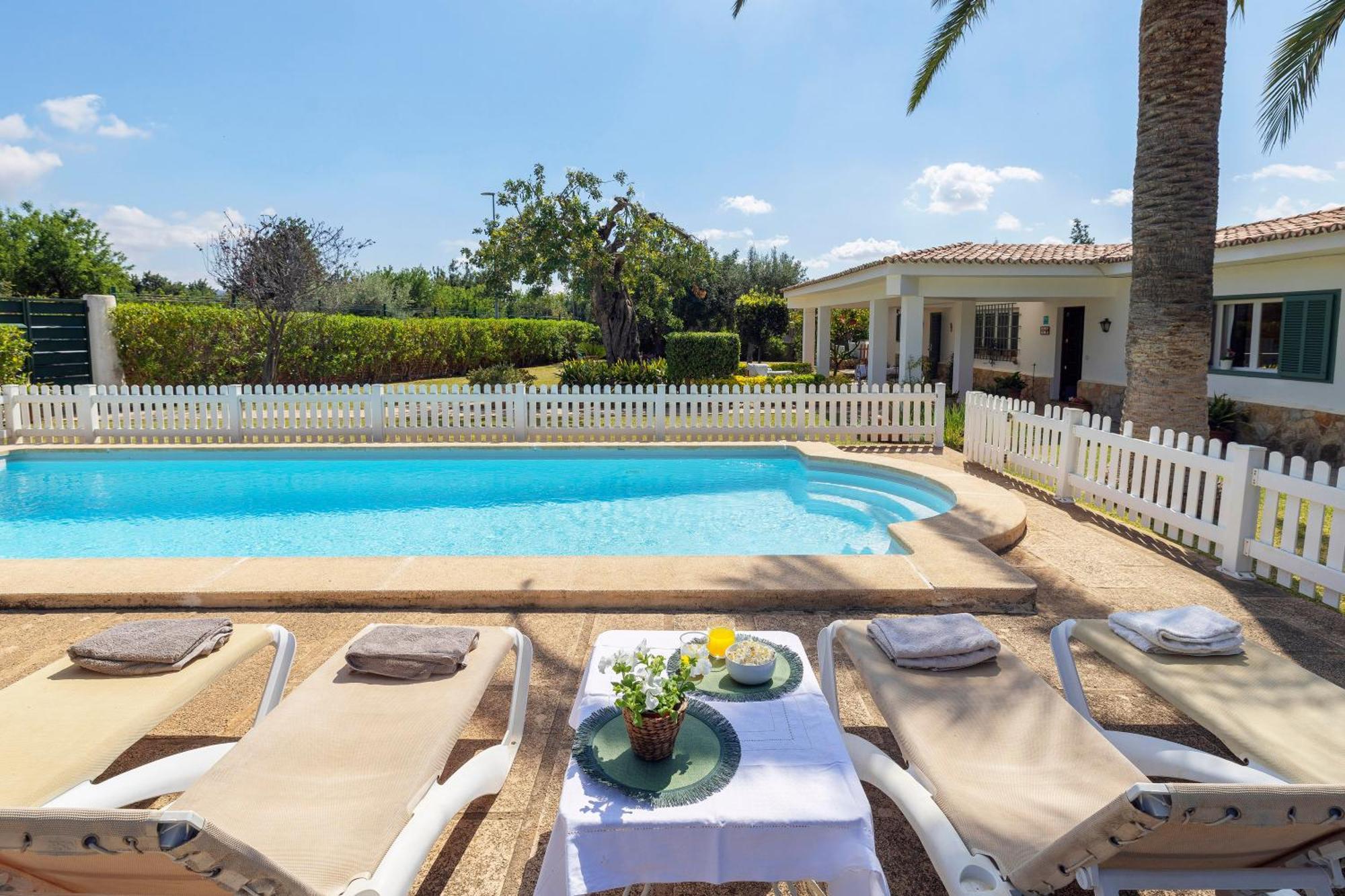 Ideal House For Two Families With Pool And Barbecue Plamanyola Esterno foto
