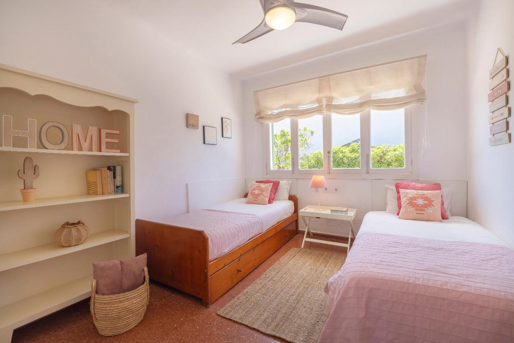 Ideal House For Two Families With Pool And Barbecue Plamanyola Esterno foto